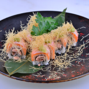 82/ URAMAKI SALMON ROLL