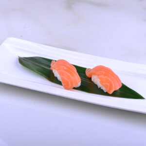 57/ NIGHIRI SALMONE